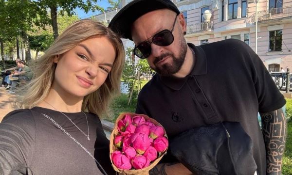 51-летний режиссер «Закрытой школы» Марк Горобец расстался с 19-летней супругой