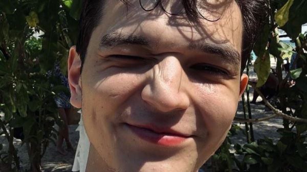 Старинный особняк и группа «БиС» в подарок: Akmal' сыграл свадьбу в Санкт-Петербурге